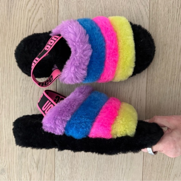 UGG Fluff Yeah Logo Slides size 7 - Picture 3 of 10
